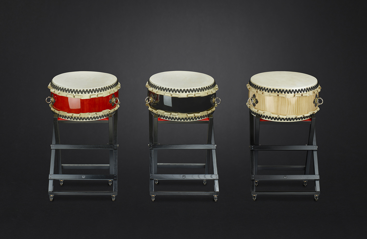 Hira-Daiko drums high-quality 48cm/h:25cm  (red-brown, shiny-black & nature)  with X-stand high  (699/195)