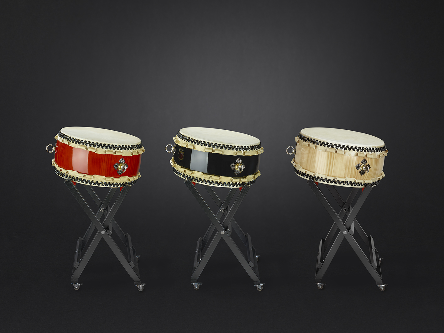 Hira-Daiko hq. drums (48cm/h:25cm) with X-stand and wheels   (699 / 195)