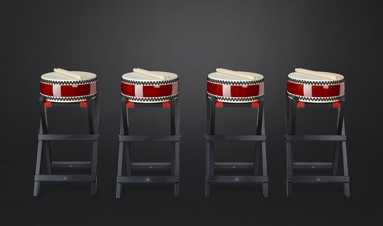 Small Hira-Daiko Classic drums 39cm/h:15cm  (red-brown) with X-stand  (395/165)